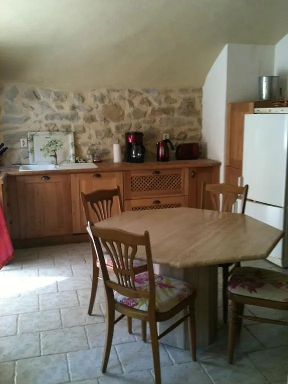 La Recreation Hotel Saint-Montan Guest house